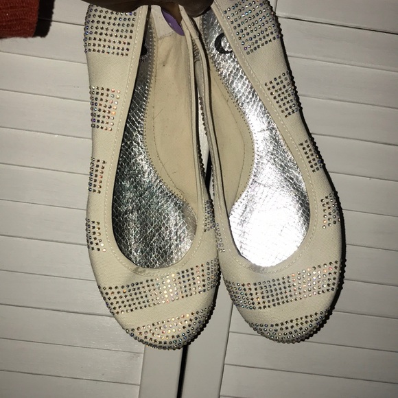 Flats - Picture 1 of 3